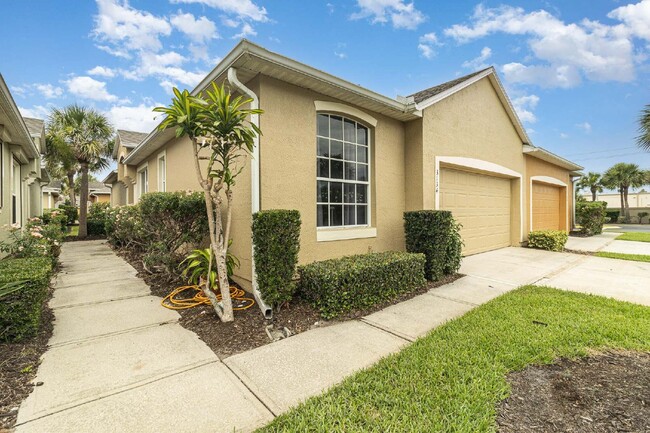 Building Photo - Beachside townhome in desirable Oceanside ...