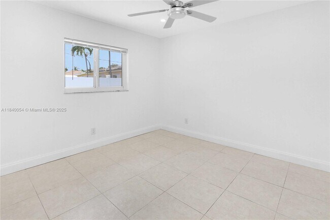 Building Photo - 1110 S 14th Ave