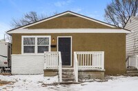 Building Photo - 2832 Azelda St