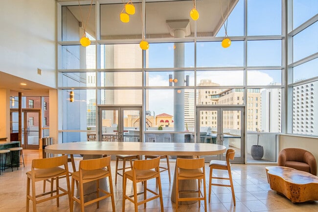 Building Photo - 44 W Monroe St