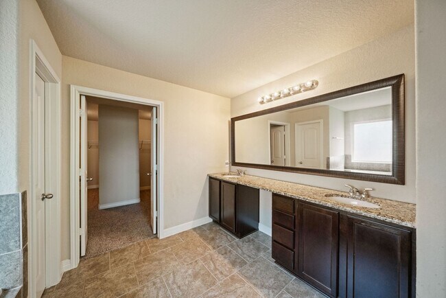 Building Photo - Immaculate Home in the Coveted Fairway Rid...
