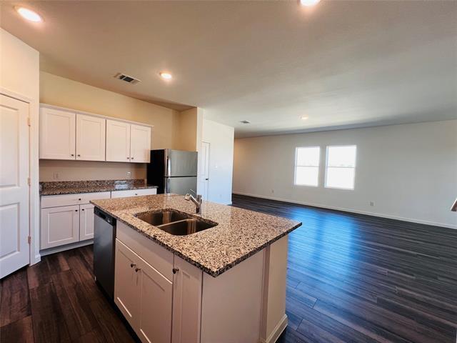 Building Photo - 2217 Pioneer Dr