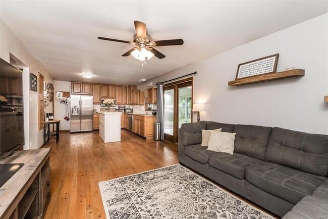 Building Photo - Fantastic 3bd/3ba home! Coming soon!