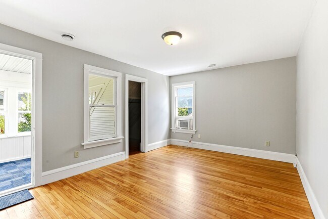 Building Photo - 884 Iglehart Ave