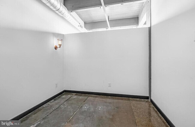 Building Photo - 1701 Tulip St