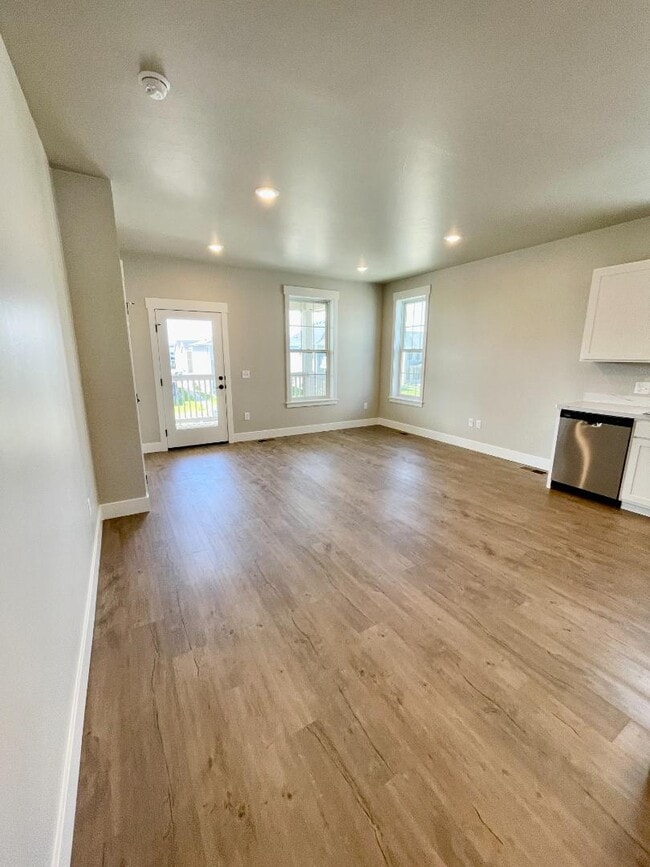 Building Photo - 6129 Elysian Rd