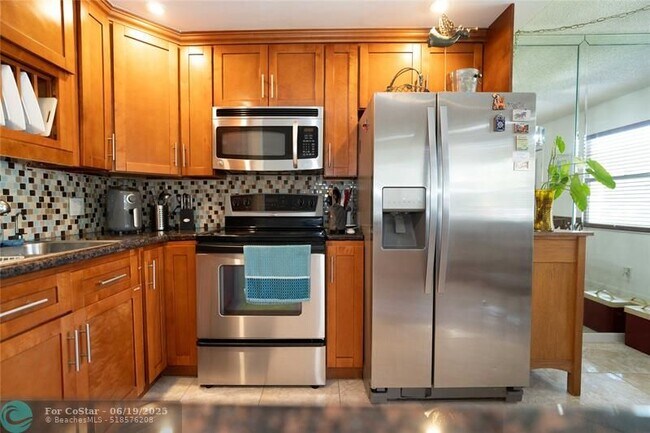 Building Photo - 13250 SW 7th Ct
