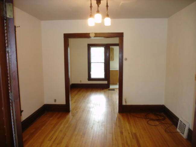 Building Photo - 418 S Orchard St