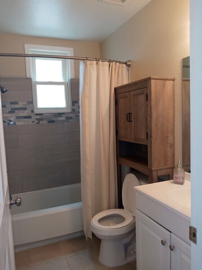 Building Photo - PRICE IMPROVEMENT!! RIO RANCHOAFFORDABLE!!