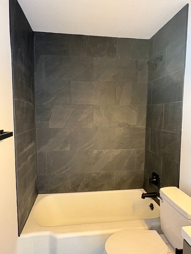 Building Photo - 502 W Lexington Ave