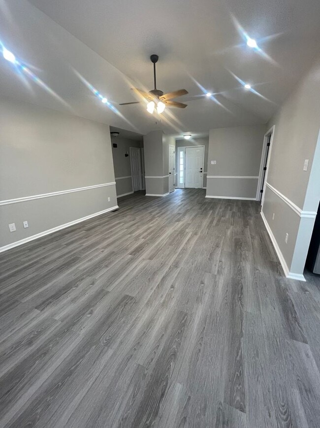 Building Photo - Available now in Amelia Landing Subdivisio...