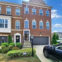Building Photo - Stately End Unit 3-Level Townhome, 3 Bedro...