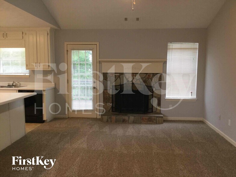 Building Photo - 715 Grove Pointe Cir