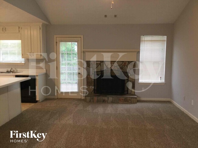 Building Photo - 715 Grove Pointe Cir