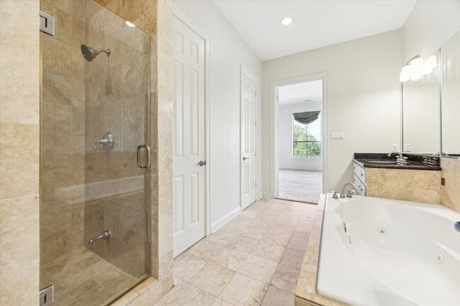 Building Photo - 1231 W Pierce St