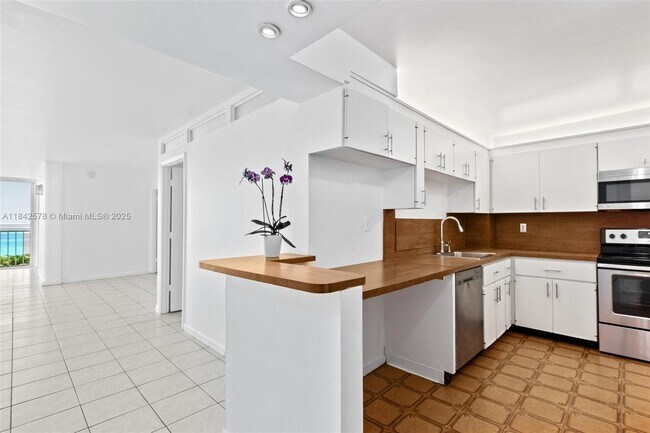 Building Photo - 6450 Collins Ave