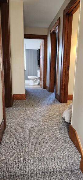 Building Photo - 420 N Main St