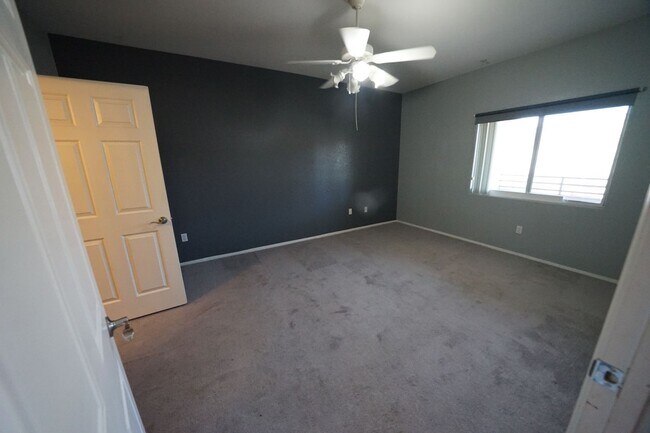 Building Photo - 2291 W Horizon Ridge Pkwy