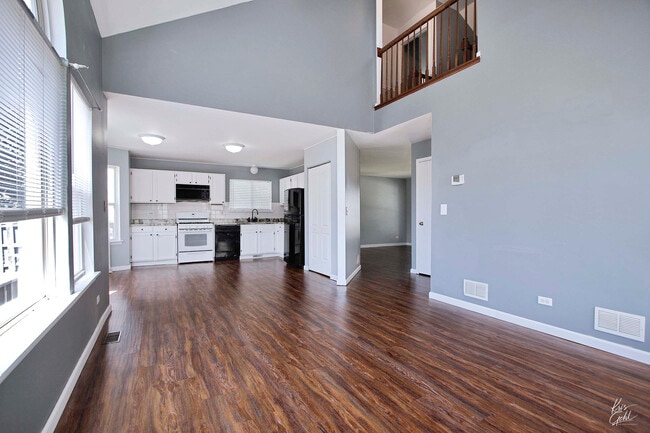 Building Photo - 9 W Dahlia Ln