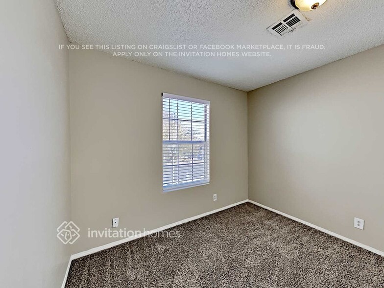 Building Photo - 1740 La Cruz Dr