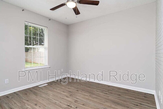 Building Photo - 2414 Lismore Dr