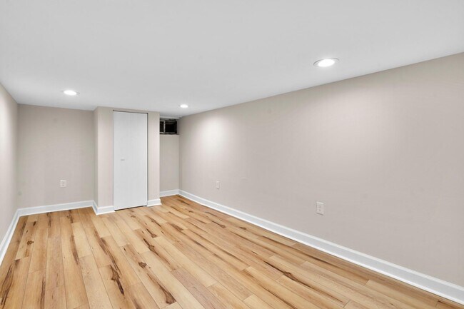 Building Photo - 428 N Patterson Park Ave
