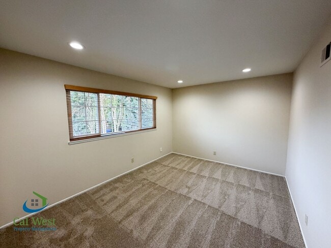Building Photo - $5295 - Beautiful and Well Maintained South Gilroy Home w/ Salt Water Pool!!