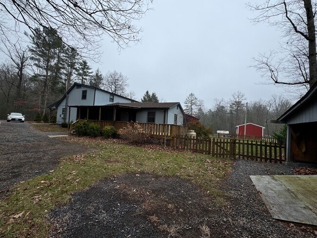 Building Photo - Rent free December & January  ! Sign a lease in December and enjoy December and January rent free!