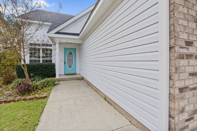 Building Photo - Grovetown home in pool community!