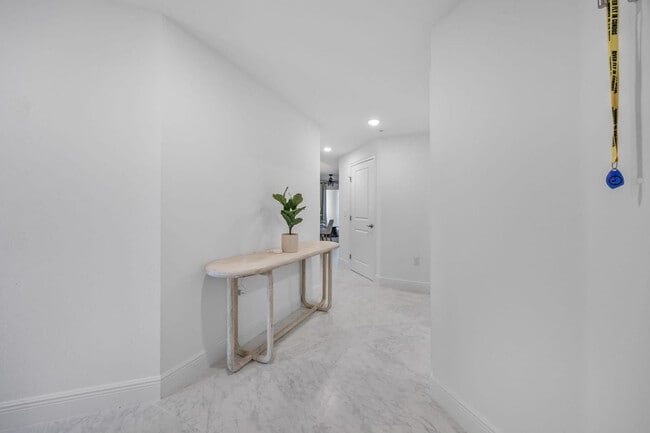 Building Photo - 701 Pilot Ln