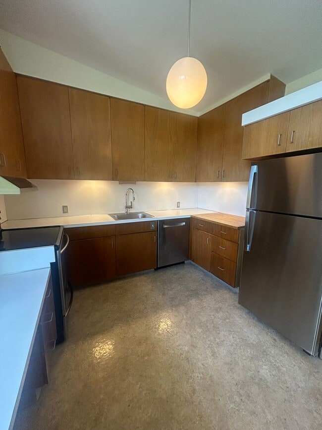 Building Photo - 3 bed, 2 1/2 bath house