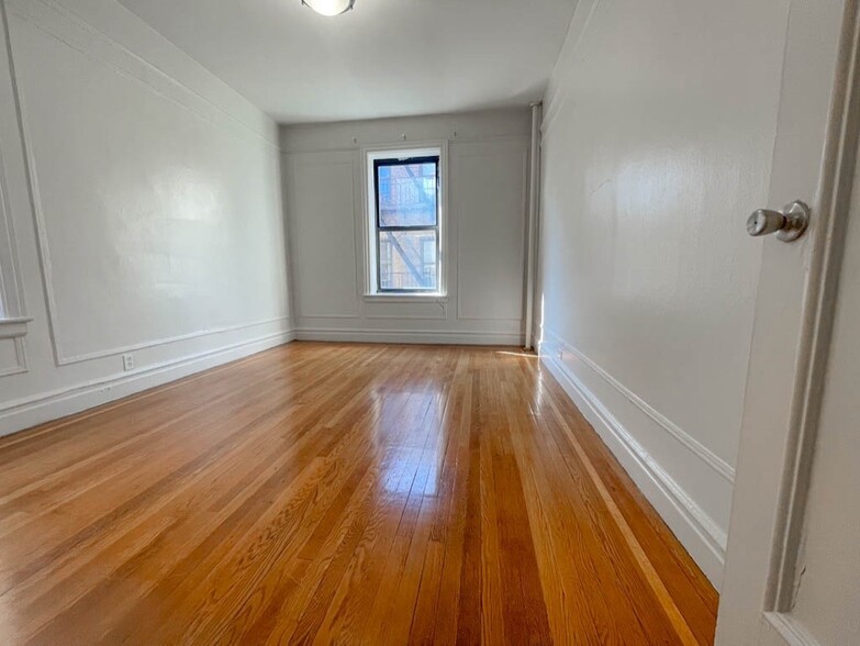 Building Photo - 652 W 163rd St