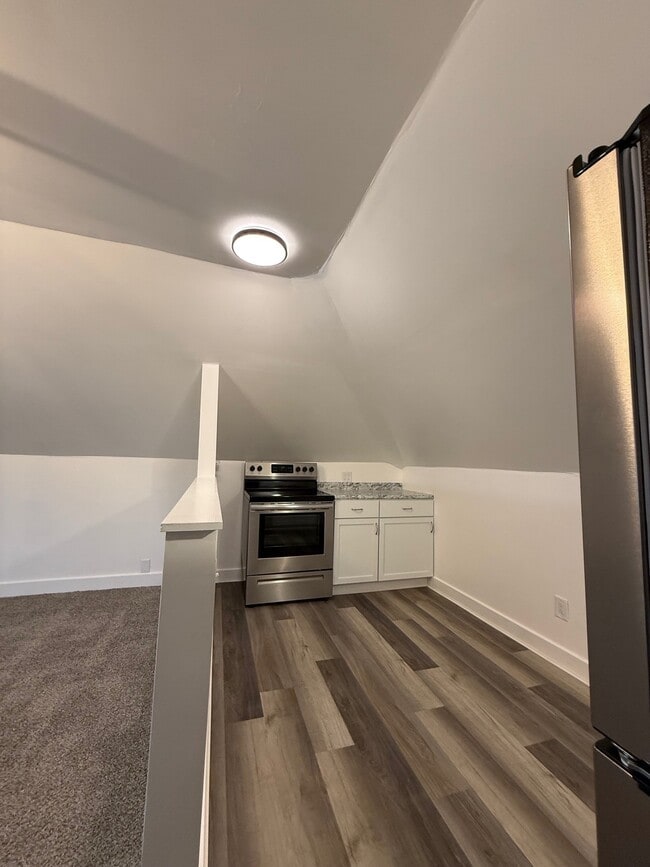 Building Photo - 1117 N B St