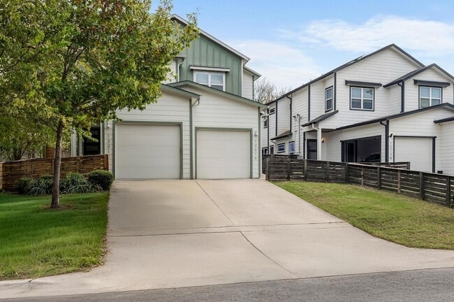 Building Photo - 1301 Cometa St