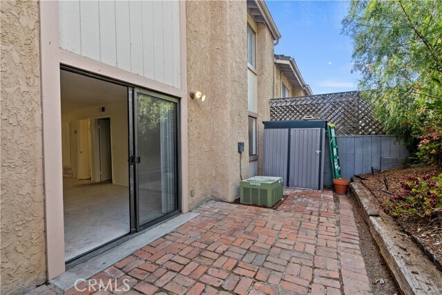 Building Photo - 1745 Los Feliz Dr