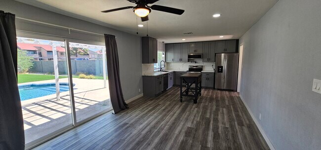 Building Photo - 642 W Plata Ave