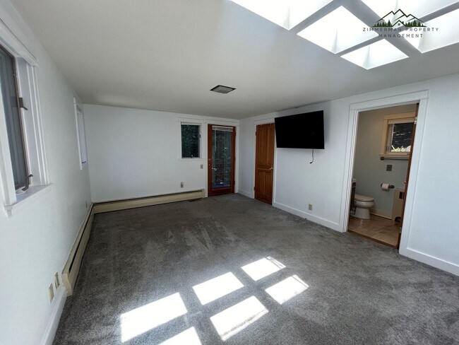 Building Photo - 320 Sunset Dr