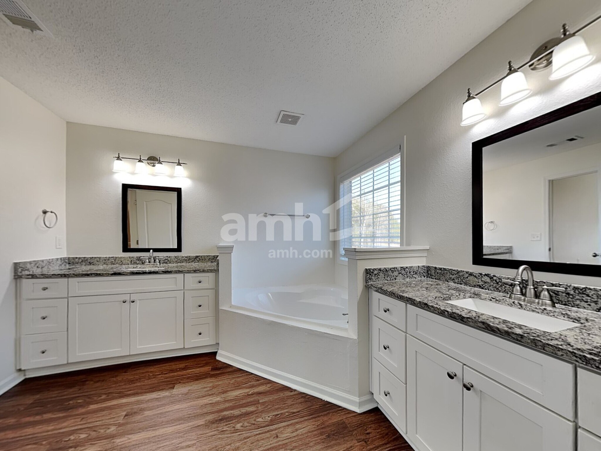 Building Photo - 2613 Newtons Crest Cir