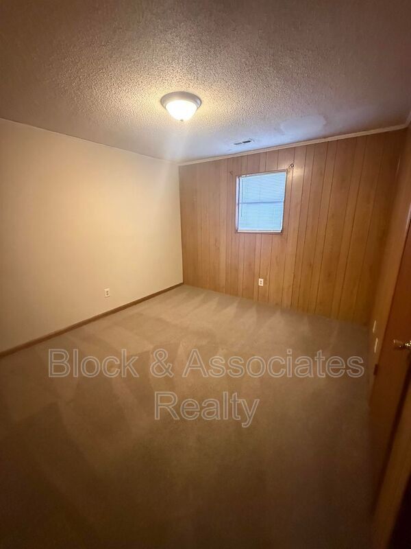 Building Photo - 242 Hughes St