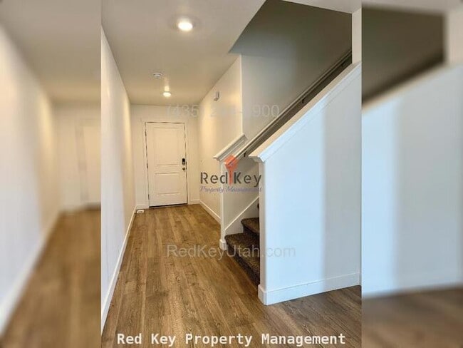 Building Photo - Wayne Way Townhouse