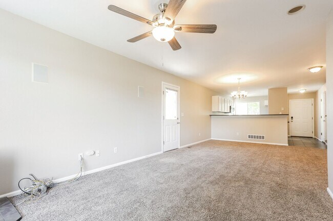 Building Photo - 2 WEEKS FREE RENT! PLUS FREE iPad or 55” TV IF MOVED IN BY 5/31! Charming 3bd/2ba Single-Level Ho...