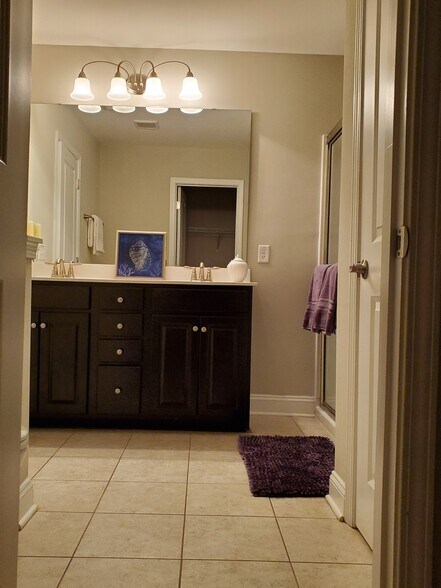 Upstairs master bathroom - 1107 Bennington Dr