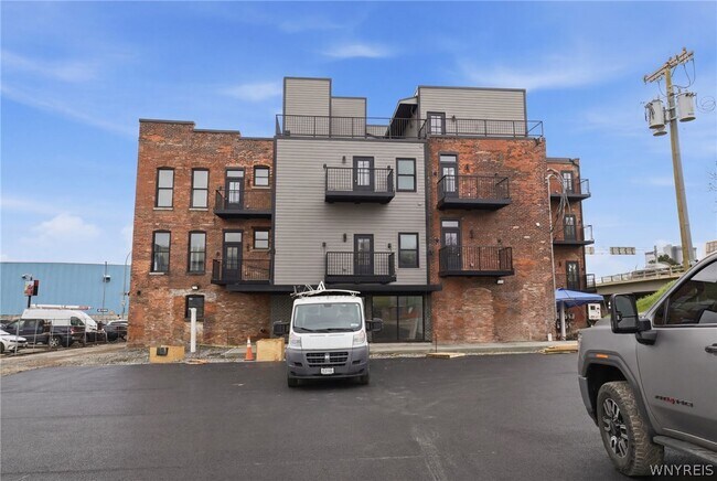 Building Photo - 136 Seneca St