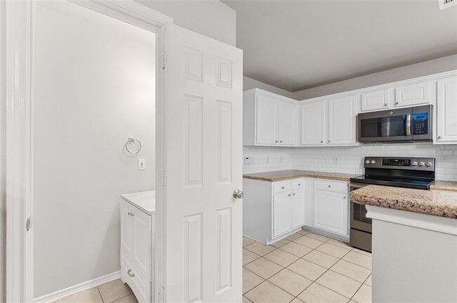 Building Photo - 34 S Villa Oaks Dr