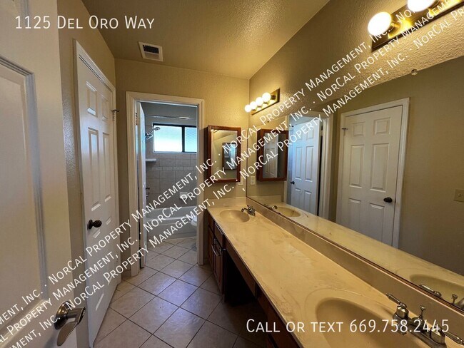 Building Photo - 1125 Del Oro Way
