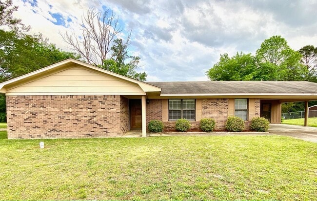 Building Photo - 3 Bedroom 2 Bath House