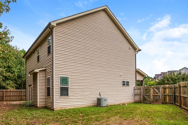 Building Photo - 246 Verrazano Pl