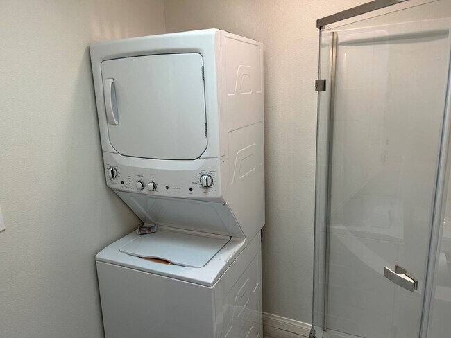 Building Photo - ADU