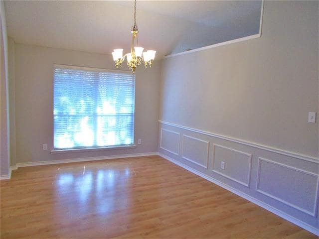 Building Photo - 914 Heritage Pkwy S