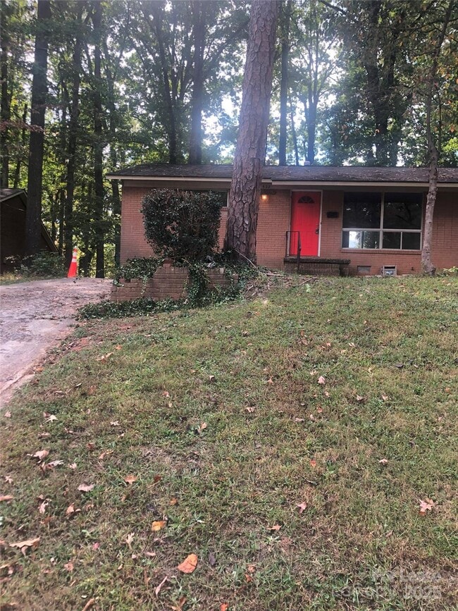 Building Photo - 622 Camrose Dr